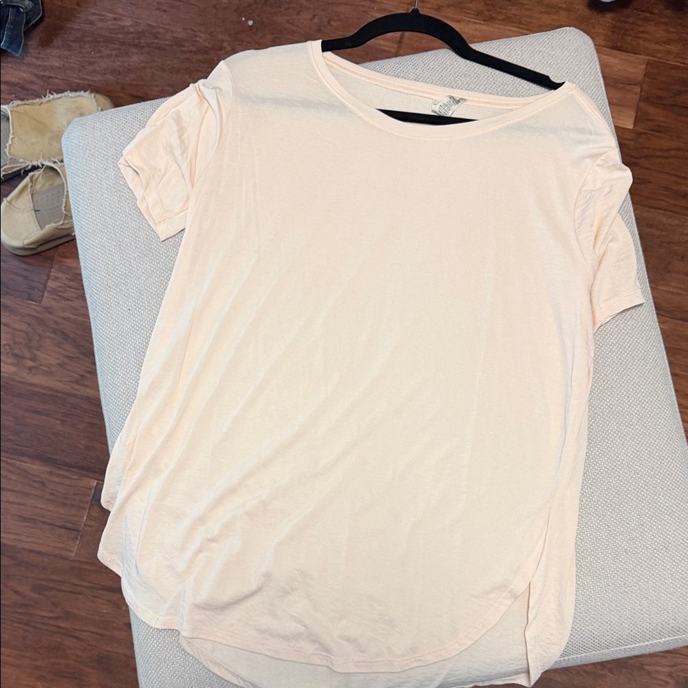 ZYIA Soft Cream Short Sleeve Tee